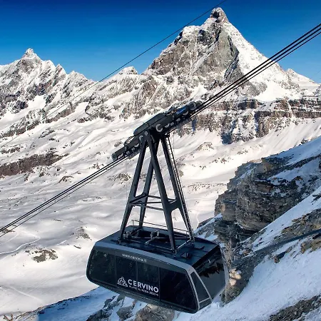 In Aosta Valley Near Lift * ברויל-קרוויניה