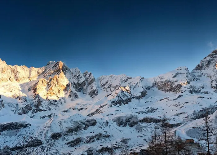 In Aosta Valley Near Lift Apartment *